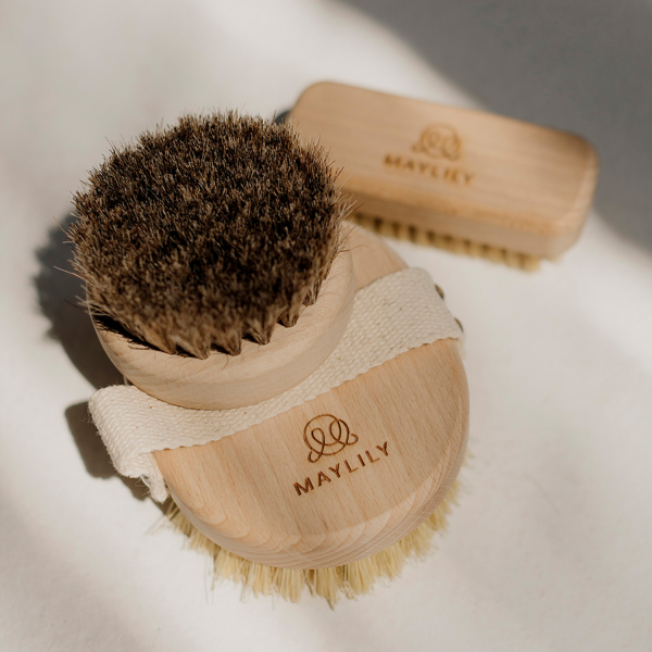 Face and mask brush