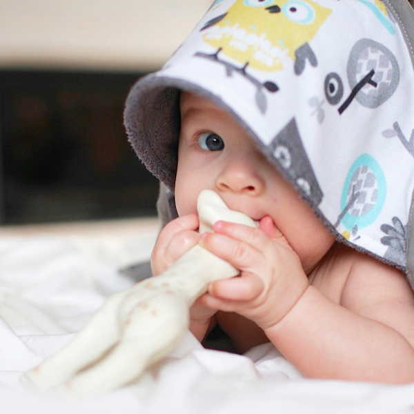 Szary ręcznik bambusowy dla niemowlaka