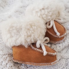 Sheepskin baby booties - caramel