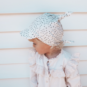 Bamboo visor scarf tied - Paradise feathers