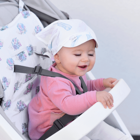 jak chronić głowę niemowlaka latem