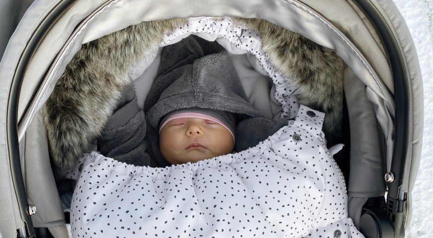 Wyprawka dla noworodka jesień-zima ubranka i rzeczy do szpitala: poradnik + lista