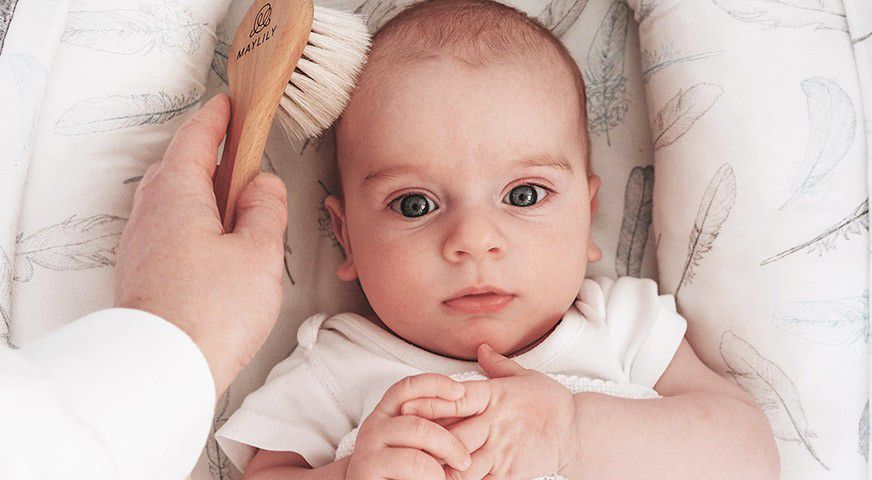Jak pielęgnować włosy i skórę dzieci i niemowląt? Poradnik