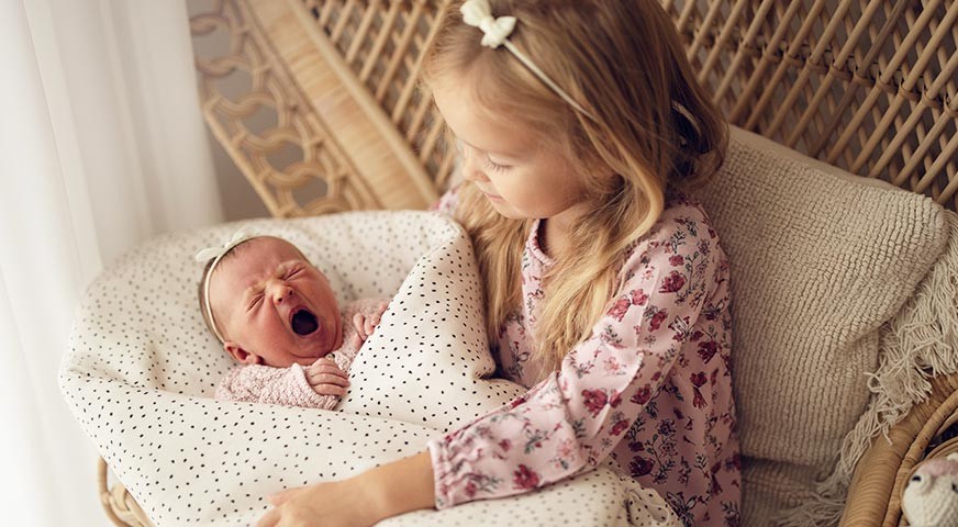 Młodsze rodzeństwo. Jak przygotować dziecko na pojawienie się nowego braciszka lub siostrzyczki?